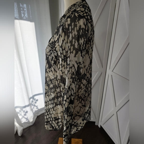 Vince Stylish Black and Cream Basketweave Print Women's Blouse - Picture 6 of 13